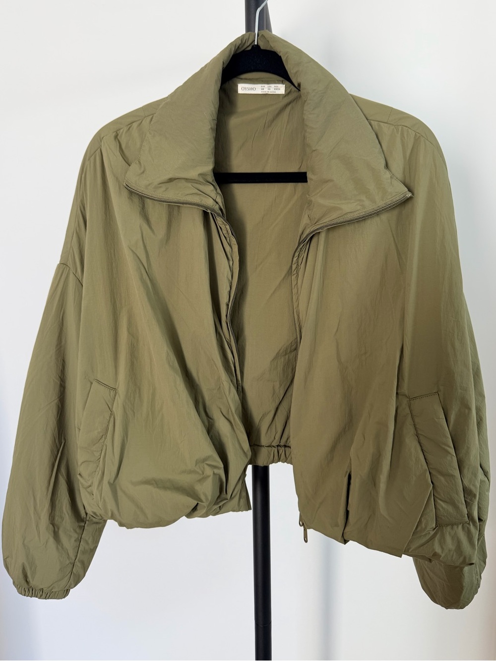 OYSHO Cropped Puffer Jacket in Olive Green